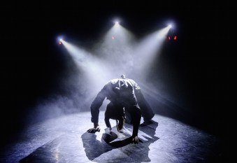 Theatre-Ad-Infinitum-Light-c-Alex-Brenner-photo